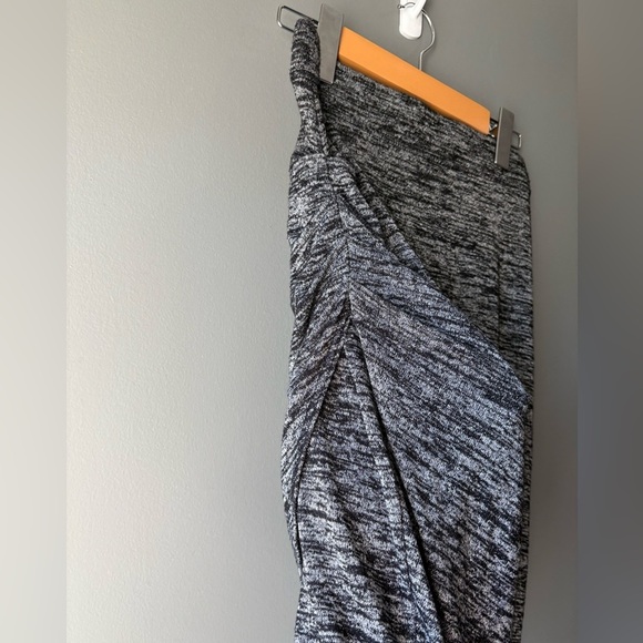 Wilfred free by Aritzia, size XXS, Tyra faux ruched wrap body con skirt, stretch - Picture 6 of 8